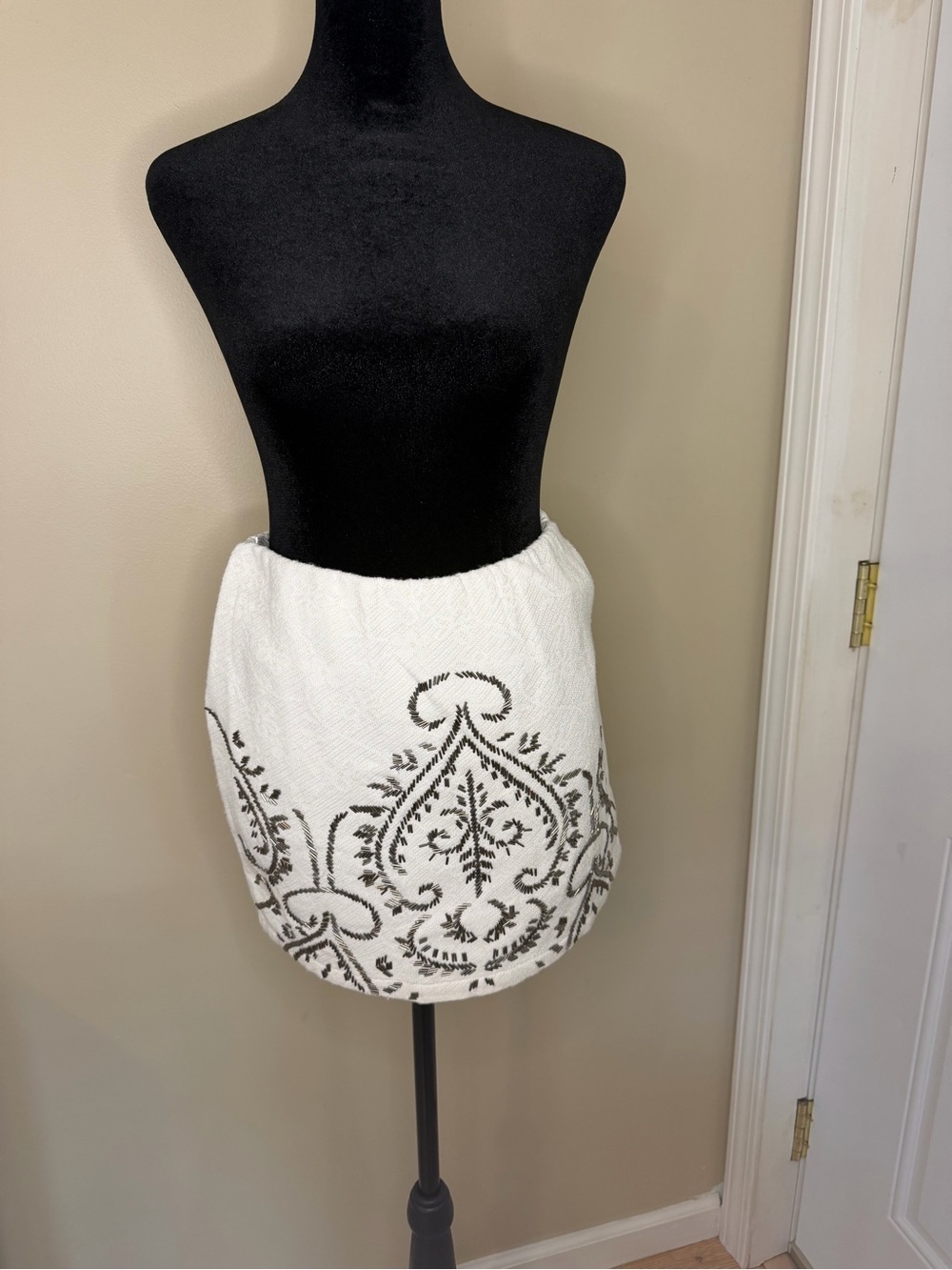 NWT Potter’s Pot Beaded Mini Skirt Cream Paisley Boho Metallic